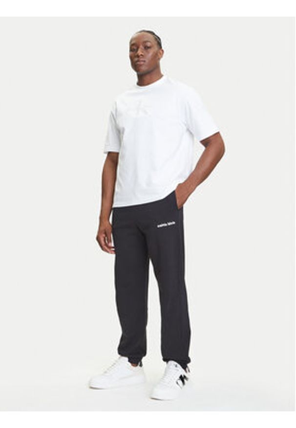 Calvin Klein Jeans T-Shirt Hero Monologo LV04RB295G Biały Relaxed Fit. Kolor: biały. Materiał: bawełna