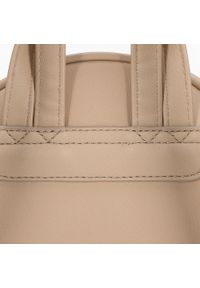 Wittchen - Damski plecak z ekoskóry klasyczny w kwiaty klasyczny. Kolor: beżowy. Materiał: skóra ekologiczna. Wzór: kwiaty. Styl: klasyczny #5