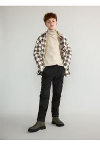 Reserved - Wysokoelastyczne spodnie cargo - czarny. Kolor: czarny. Materiał: tkanina, bawełna #1