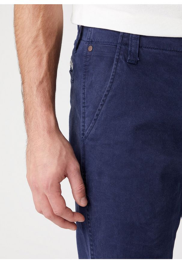 Wrangler - WRANGLER SPODNIE MĘSKIE CASEY CHINO LAKEPORT BLUE W1C050B08 112324479