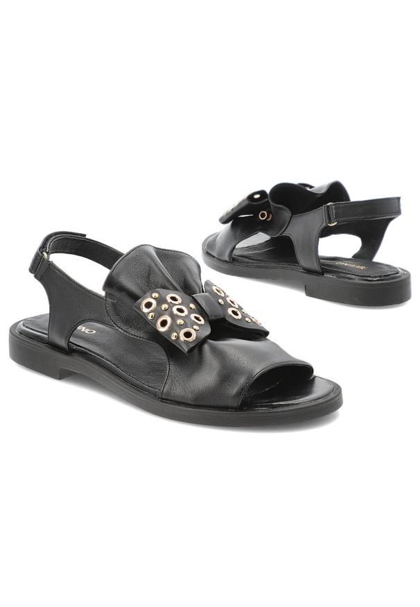 Czarne Sandały Karino Modne Obuwie Damskie Z Kokardą. Okazja: na co dzień. Zapięcie: pasek. Kolor: czarny. Materiał: skóra. Wzór: aplikacja. Obcas: na płaskiej podeszwie. Styl: elegancki, casual, rockowy, klasyczny