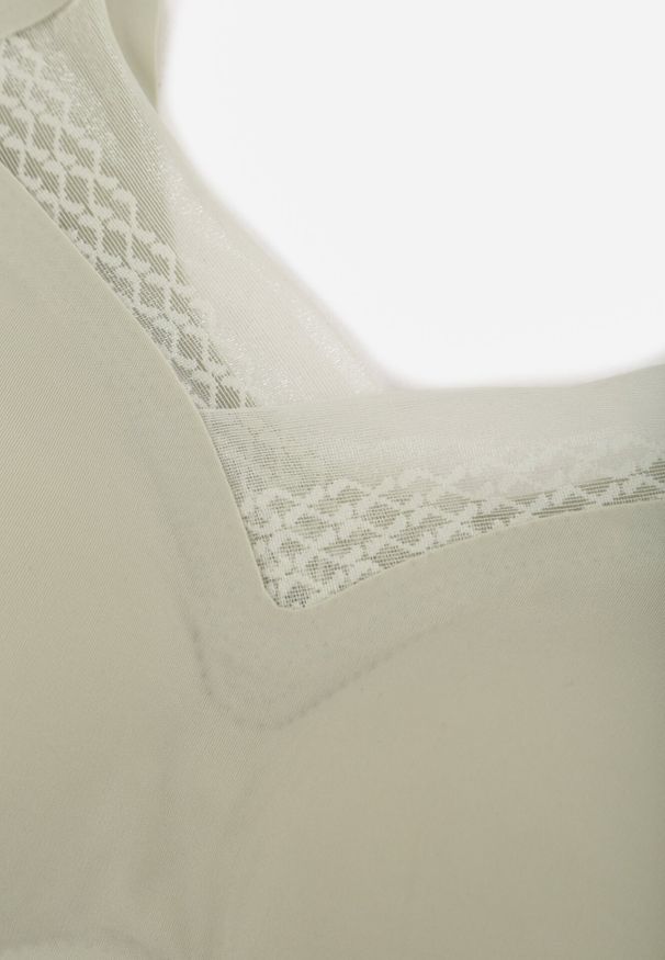 Born2be - Zielony Biustonosz Sportowy z Siateczką i Usztywnionymi Miseczkami Zerirae. Kolor: zielony. Materiał: dresówka. Rodzaj stanika: wyciągane miseczki