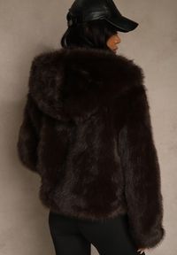 Renee - Brązowa Kurtka Futerko z Nieodpinanym Kapturem Vetisala. Okazja: na co dzień. Kolor: brązowy. Materiał: futro. Styl: casual, elegancki #5