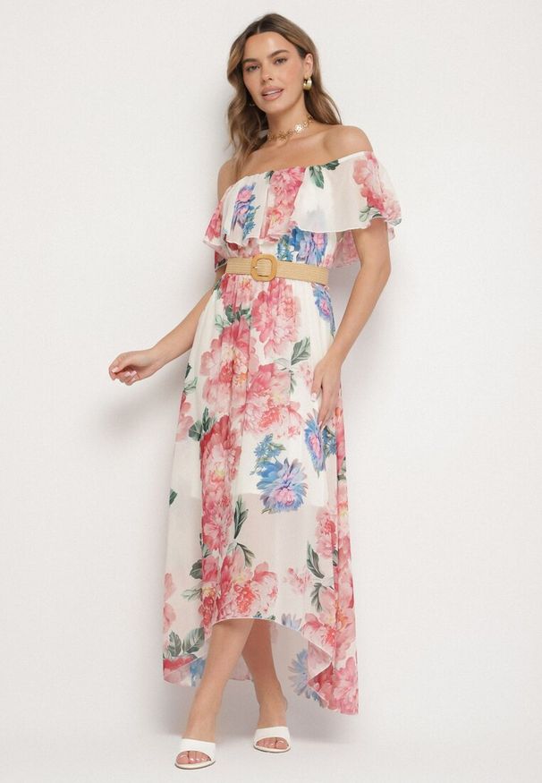 Born2be - Różowa Sukienka Typu Hiszpanka w Kwiaty z Paskiem Sademire. Okazja: na co dzień. Typ kołnierza: dekolt hiszpanka. Kolor: różowy. Wzór: kwiaty. Styl: casual