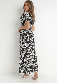 Born2be - Czarna Sukienka Marrie. Kolor: czarny. Materiał: materiał. Długość rękawa: krótki rękaw. Wzór: kwiaty. Sezon: lato. Typ sukienki: kopertowe. Długość: maxi #6