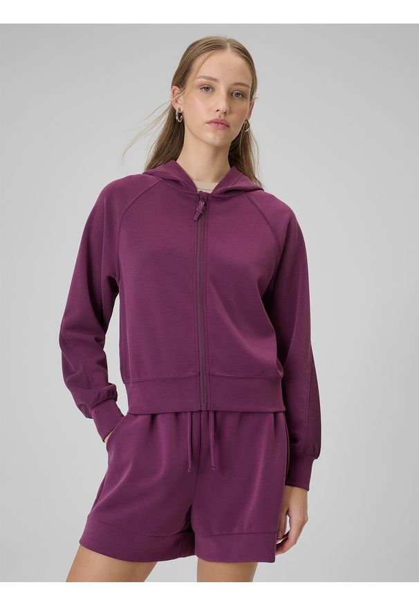 4f - 4F Bluza dresowa regular z modalem damska - burgundowa L. Okazja: na co dzień. Typ kołnierza: kaptur. Kolor: czerwony. Materiał: dresówka. Długość rękawa: raglanowy rękaw. Długość: krótkie. Wzór: gładki. Styl: casual