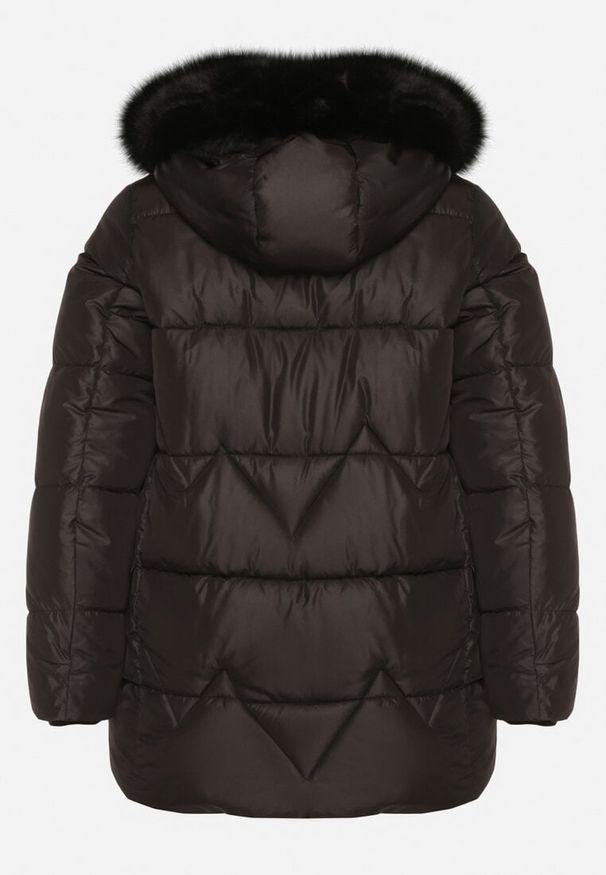 Born2be - Czarna Pikowana Kurtka z Kapturem z Futerkiem Tevea. Okazja: na spacer, do pracy, na spotkanie biznesowe. Typ kołnierza: kaptur. Kolekcja: plus size. Kolor: czarny. Materiał: futro. Styl: elegancki, klasyczny, biznesowy