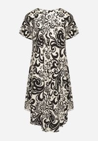 Born2be - Czarna Rozkloszowana Sukienka z Wiskozy z Geometrycznym Wzorem Emisova. Okazja: na co dzień. Kolor: czarny. Materiał: wiskoza. Długość rękawa: krótki rękaw. Wzór: geometria. Styl: casual, elegancki #7