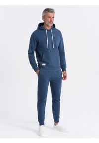 Ombre Clothing - Dresowy komplet męski bluza kangurka + spodnie joggery – ciemnoniebieski V4 Z81 - XXL. Okazja: na co dzień. Kolor: niebieski. Materiał: dresówka. Wzór: aplikacja, jednolity. Styl: casual, klasyczny, sportowy #7