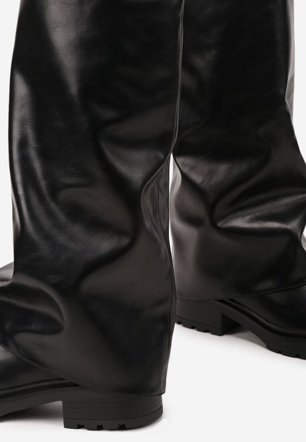 Renee - Czarne Kozaki Ozdobione Wywiniętą Marszczoną Cholewką Elffie. Okazja: na co dzień, na imprezę. Kolor: czarny. Szerokość cholewki: normalna. Wzór: aplikacja. Styl: casual, elegancki