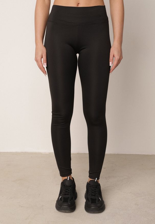 Born2be - Czarne Legginsy w Stylu Basic z Wyszczuplającym Pasem Samertes. Okazja: do pracy, na co dzień, na spacer. Stan: podwyższony. Kolor: czarny. Długość: krótkie. Styl: casual