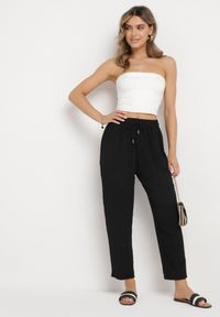 Born2be - Czarne Spodnie Luźne z Kieszeniami i Gumką w Talii oraz Sznurkiem Enivia. Okazja: na co dzień. Kolor: czarny. Styl: elegancki, casual #5