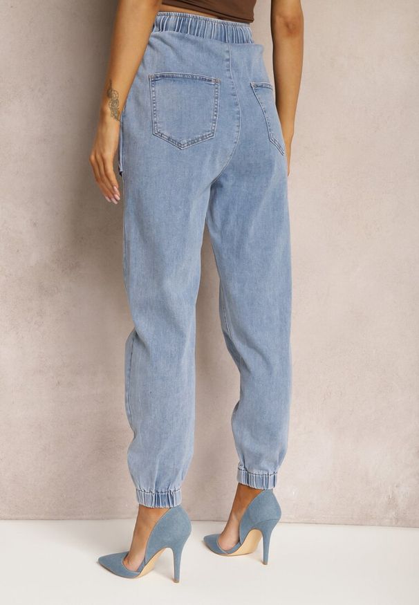 Renee - Niebieskie Jeansy Joggery Zapinane na Suwak ze Ściągaczami i Gumką w Pasie Castania. Okazja: na co dzień. Kolor: niebieski. Styl: elegancki, casual