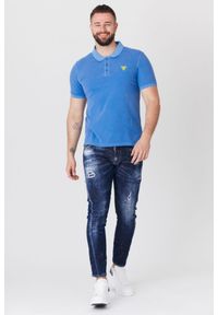 Guess - GUESS Niebieska męska koszulka polo z żółtym logo, Rozmiar M. Typ kołnierza: polo. Kolor: niebieski. Materiał: prążkowany. Długość rękawa: krótki rękaw. Wzór: aplikacja #4