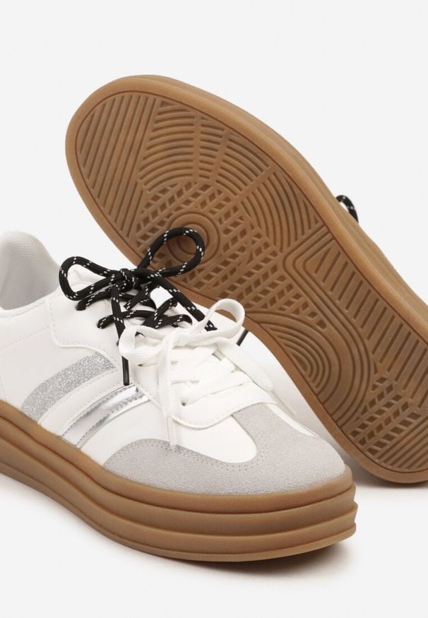 Renee - Białe Sneakersy w Stylu Tenisówek Ozdobione Brokatem Teladriena. Okazja: na co dzień. Kolor: biały. Materiał: jeans. Wzór: aplikacja
