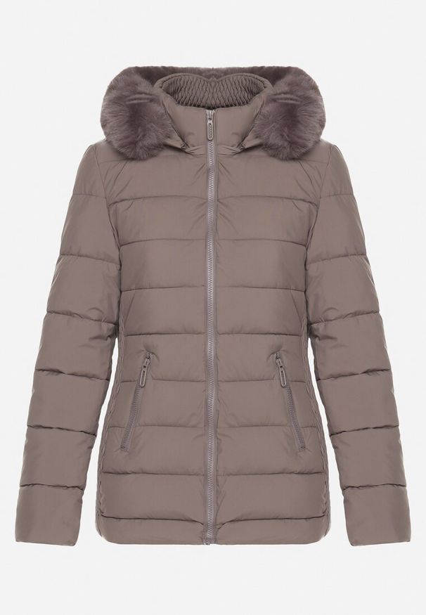 Born2be - Ciemnoszara Pikowana Kurtka o Taliowanym Kroju z Kapturem z Futerkiem Tinessa. Okazja: na spacer, na co dzień. Typ kołnierza: kaptur. Kolor: szary. Materiał: futro. Sezon: zima. Styl: casual