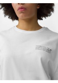 4f - T-shirt regular z nadrukiem damski. Kolor: biały. Materiał: bawełna. Wzór: nadruk #2