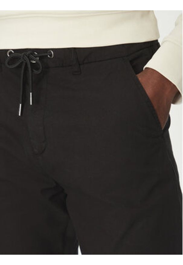 Guess Spodnie materiałowe M5RB51 WGXW1 Czarny Regular Fit. Kolor: czarny. Materiał: bawełna