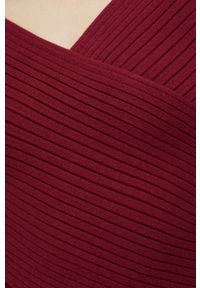 Guess sweter damski kolor bordowy lekki. Kolor: czerwony. Materiał: włókno, dzianina. Długość rękawa: raglanowy rękaw. Wzór: gładki #2