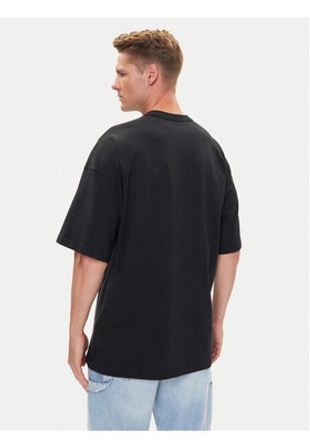 Nike T-Shirt Essentials HF9606 Czarny Oversize. Kolor: czarny. Materiał: bawełna