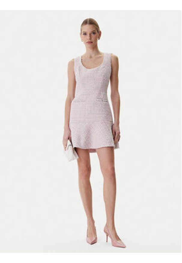 Guess Sukienka koktajlowa W6RK28 WJ632 Różowy Regular Fit. Kolor: różowy. Materiał: syntetyk. Styl: wizytowy