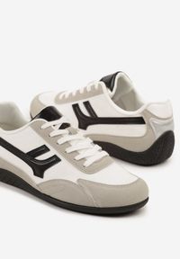 Born2be - Białe Sneakersy Ozdobione Geometrycznym Wzorem Arulia. Okazja: na co dzień, na spacer. Kolor: biały. Materiał: jeans. Wzór: aplikacja, geometria. Sport: turystyka piesza #4