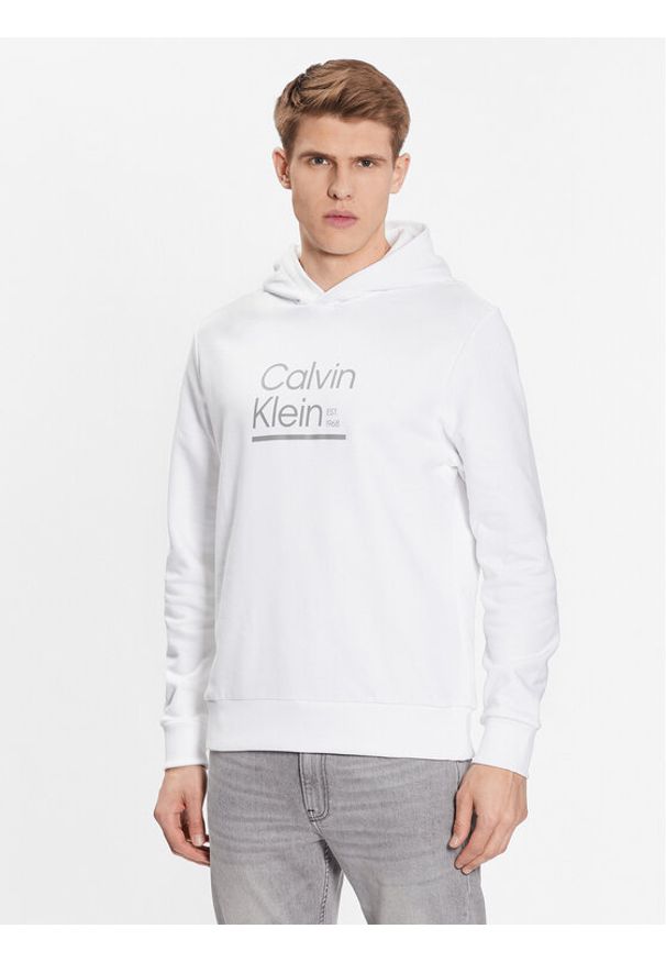 Calvin Klein Bluza Contrast Line Logo K10K111569 Biały Regular Fit. Kolor: biały. Materiał: bawełna