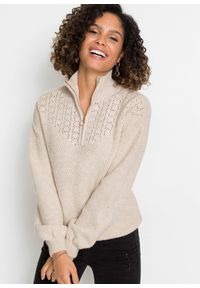 bonprix - Sweter ze stójką w ażurowy wzór. Typ kołnierza: kołnierzyk stójkowy. Kolor: beżowy. Wzór: ażurowy #1