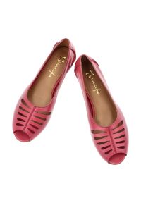 Baleriny damskie Maciejka, cholewka skóra naturalna ażurowe wycięcia odkryty nosek wsuwany fason niski obcas lekka konstrukcja, różowe, P7541-15/00-1. Nosek buta: otwarty. Kolor: różowy. Szerokość cholewki: normalna. Wzór: ażurowy. Materiał: skóra. Sezon: wiosna, lato. Obcas: na obcasie. Styl: elegancki. Wysokość obcasa: niski #2