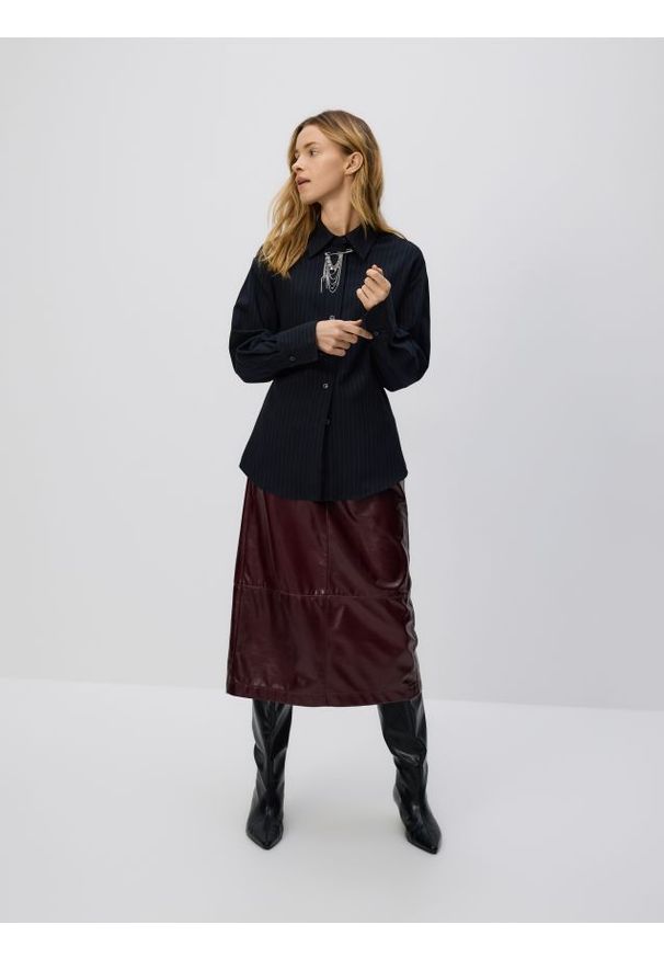 Reserved - Koszula w prążek - szary. Kolor: szary. Materiał: wiskoza, tkanina. Wzór: prążki