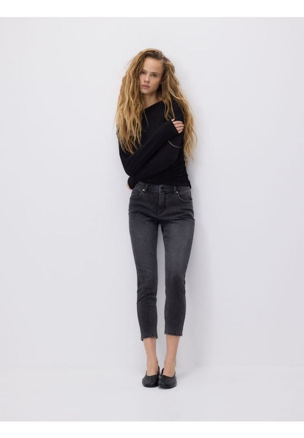 Reserved - Jeansy slim - szary. Kolor: szary