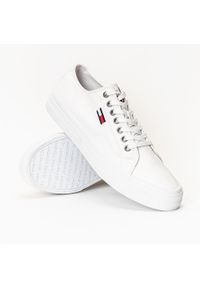 Tenisówki męskie Tommy Jeans Long Lace Up Vulc (EM0EM00659-YBR). Kolor: biały. Styl: młodzieżowy
