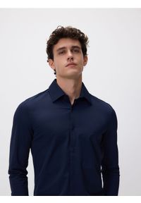 Reserved - Gładka koszula super slim fit - granatowy. Kolor: niebieski. Materiał: dzianina. Wzór: gładki #1