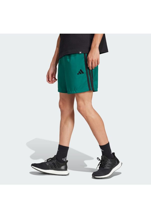Adidas - Szorty Essentials 3-Stripes Chelsea. Kolor: czarny, wielokolorowy, zielony. Materiał: materiał. Sport: fitness