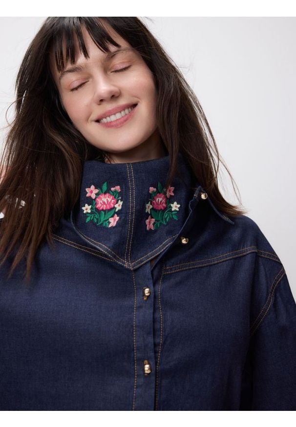 Reserved - Jeansowa koszula z szalem - granatowy. Kolor: niebieski. Materiał: jeans