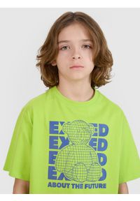 4f - 4F T-shirt oversize z nadrukiem chłopięcy - zielony 146 (10-11 lat). Okazja: na co dzień. Kolor: zielony. Materiał: dzianina, bawełna, jersey. Długość rękawa: krótki rękaw. Długość: krótkie. Wzór: nadruk. Sezon: lato. Styl: klasyczny, sportowy, casual