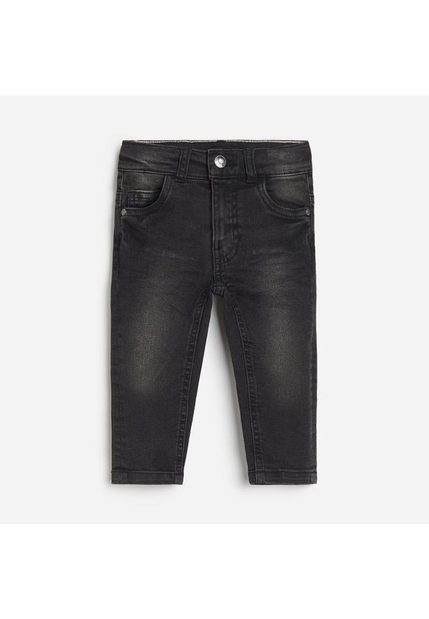 Reserved - Jeansowe spodnie - Czarny. Kolor: czarny. Materiał: jeans