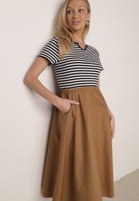 Born2be - Niebieska Rozkloszowana Sukienka z Bawełny Imitująca Bluzkę w Paski i Spódnicę Chathusa. Okazja: na co dzień. Kolor: niebieski. Materiał: bawełna. Wzór: paski. Sezon: lato. Typ sukienki: rozkloszowane, proste. Styl: casual, klasyczny #6