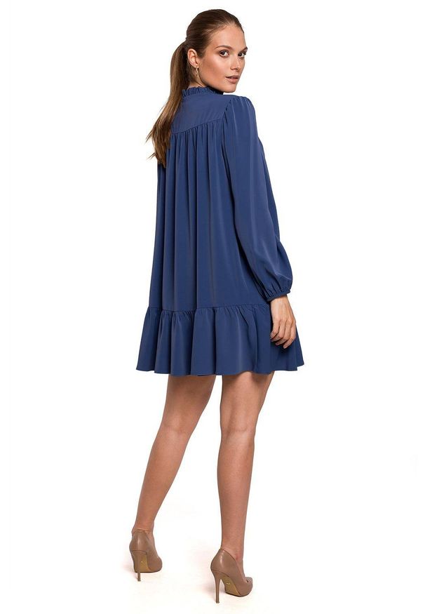 Makover - Mini sukienka oversize z falbanką na dole. Materiał: tkanina, elastan. Długość rękawa: długi rękaw. Typ sukienki: oversize. Długość: mini