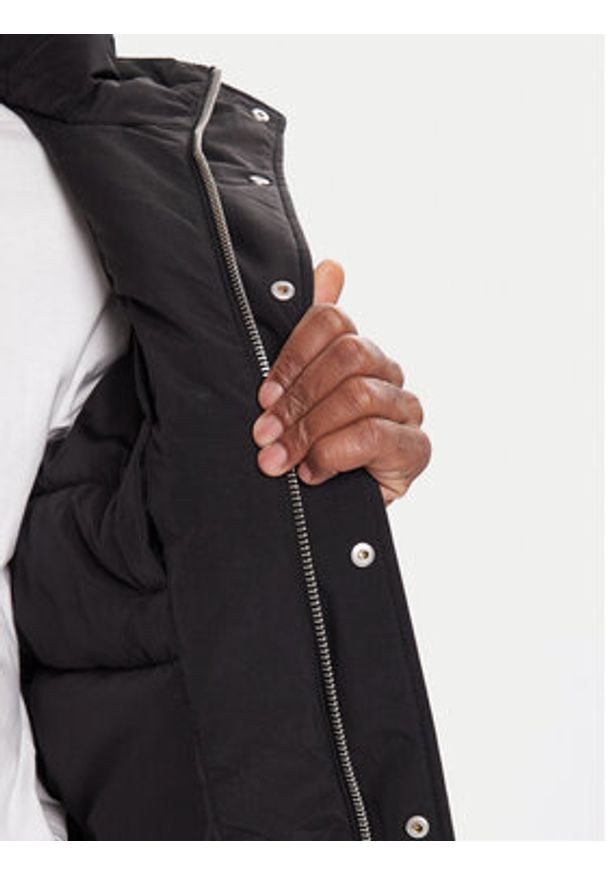 Tommy Jeans Kurtka zimowa DM0DM22032 Czarny Regular Fit. Kolor: czarny. Materiał: syntetyk. Sezon: zima