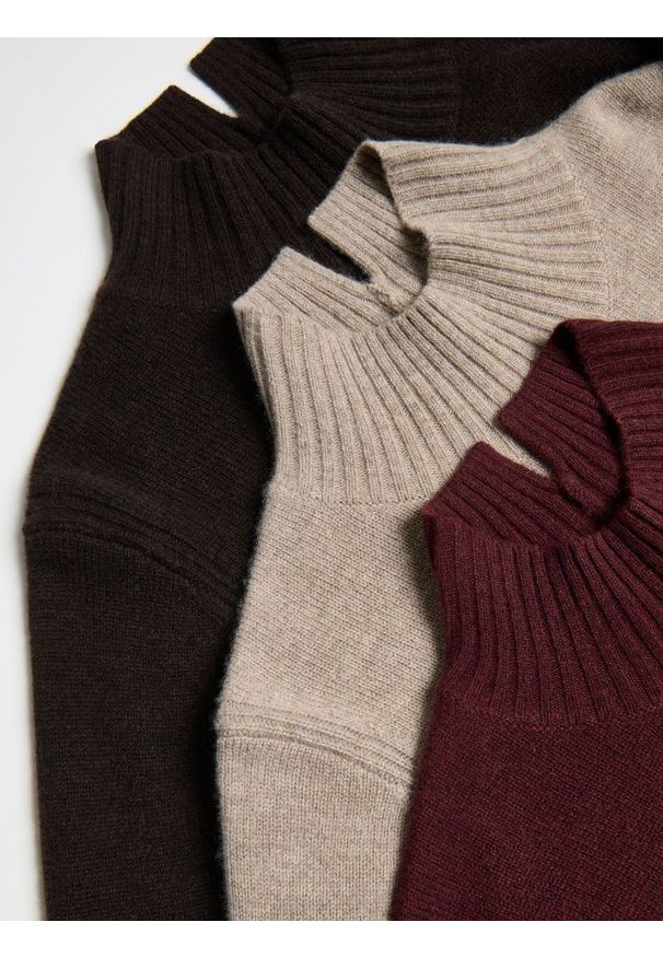 Reserved - Wełniany sweter z dodatkiem kaszmiru - beżowy. Kolor: beżowy. Materiał: wełna, kaszmir