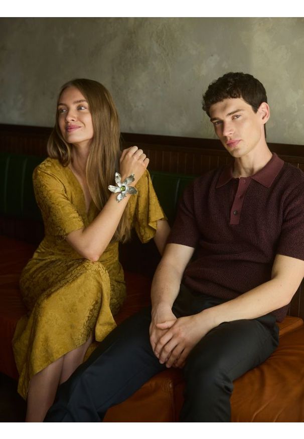 Reserved - Koszulka polo ze strukturalnej dzianiny - wielobarwny. Typ kołnierza: polo. Materiał: dzianina