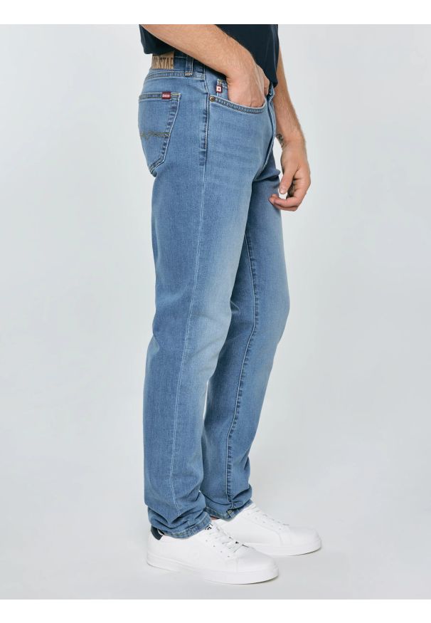 Big-Star - Jeansy męskie z przetarciami niebieskie Terry Carrot 133. Okazja: na co dzień. Stan: obniżony. Kolor: niebieski. Styl: casual