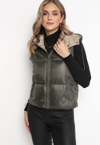 Born2be - Ciemnozielona Pikowana Kamizelka z Odpinanym Kapturem Winncea. Okazja: na co dzień. Kolor: zielony. Materiał: jeans. Styl: casual #2