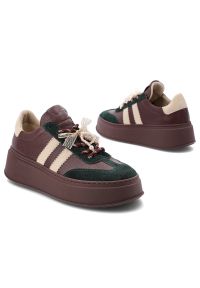 CheBello - Bordowe Sneakersy Chebello Stylowe Obuwie Damskie. Zapięcie: sznurówki. Kolor: czerwony. Materiał: jeans, zamsz, skóra. Obcas: na platformie. Styl: elegancki