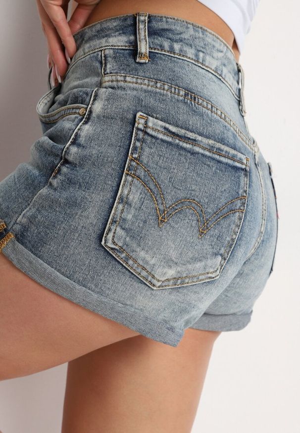 Born2be - Jasnoniebieskie Bawełniane Szorty Jeansowe z Przetarciami i Wysokim Stanem Yastorea. Okazja: na spacer. Stan: podwyższony. Kolor: niebieski. Materiał: bawełna, jeans. Sezon: lato. Styl: elegancki