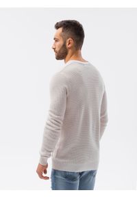 Ombre Clothing - Sweter męski E185 - beżowy - XXL. Kolor: beżowy. Materiał: bawełna, akryl. Długość rękawa: długi rękaw. Długość: długie. Wzór: aplikacja. Sezon: jesień, zima #5
