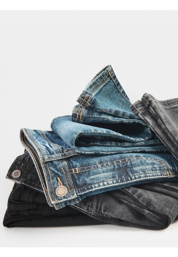 Reserved - Jeansy skinny fit - szary. Kolor: szary