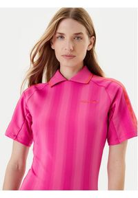 Adidas - adidas Sukienka codzienna Football Inspired Graphic JW6013 Różowy Regular Fit. Okazja: na co dzień. Kolor: różowy. Materiał: syntetyk. Typ sukienki: proste. Styl: casual #5