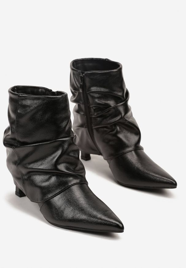 Born2be - Czarne Marszczone Botki na Obcasie Typu Kaczuszka z Wywiniętą Cholewką Vilsara. Okazja: na co dzień. Kolor: czarny. Materiał: jeans. Szerokość cholewki: normalna. Sezon: jesień. Obcas: na obcasie. Styl: casual. Wysokość obcasa: średni